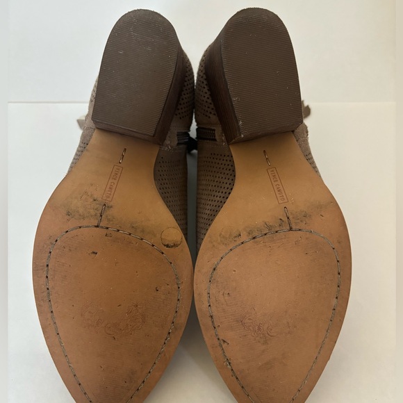 Vince Camuto Nethera Suede Perforated Ankle Boots Size 7.5 - Picture 6 of 6